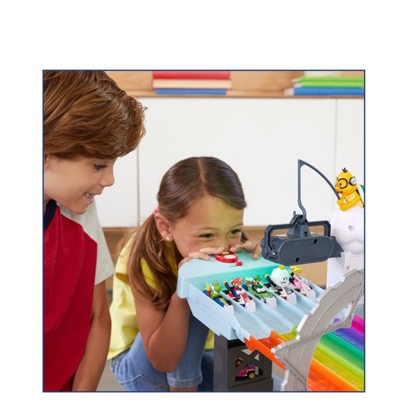 Hot Wheels Mario Kart Rainbow Road BNIB sealed - Picture 3 of 9